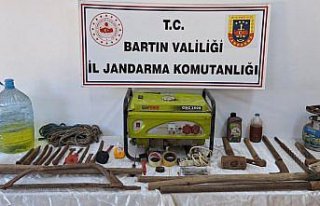 Bartın'da kaçak kazı yapan 2 kişi suçüstü...