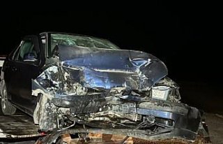 Karabük'te kamyonetle otomobilin çarpıştığı...