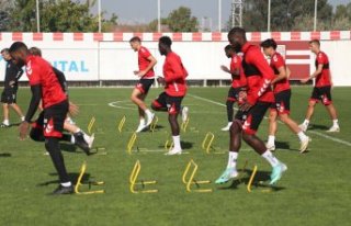 Samsunspor'un takım kaptanı Zeki Yavru: “Öncelikle...