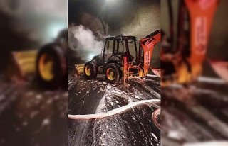 Artvin'de tünel içinde seyir halindeki iş...