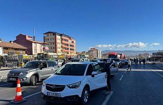 Çorum'da kavşağın kapatılmasına tepki gösteren...