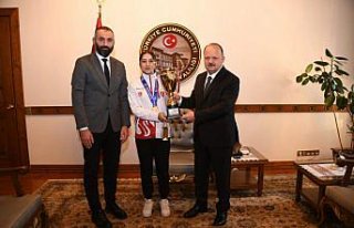 Kastamonu Valisi Dallı, Avrupa şampiyonu milli kick...