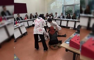 Samsun'da lise öğrencileri dünya meselelerini...