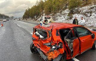 Anadolu Otoyolu’nda iki otomobil çarpıştı: 1...