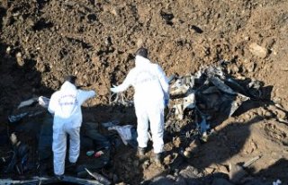 Artvin'de heyelan altında kalan araçtaki 4...