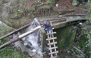 Dede yadigarı su değirmeninin taşlarını torunu...