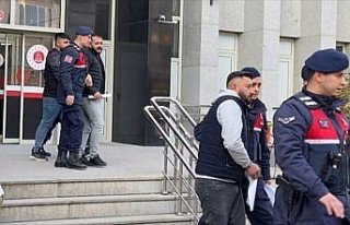 Çorum'da darbettikleri kişinin aracını gasbeden...