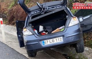 Düzce'de su kanalına çarpan otomobildeki 3...