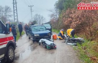 Yakakent'te motosiklet ile otomobil çarpıştı,...