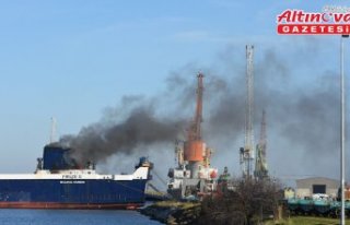 Samsun Limanı'nda bulunan gemide çıkan yangına...