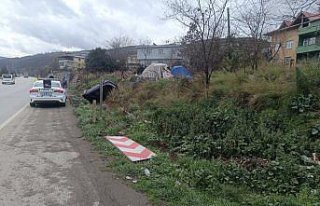 Samsun'da sulama kanalına devrilen otomobilin...