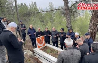 Tosya'da şehit polis Kadir Atan kabri başında...