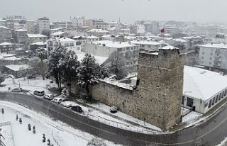 Beyaza bürünen Sinop Kalesi ve Tarihi Cezaevi dronla...