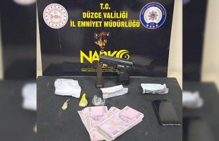 Düzce'de uyuşturucu operasyonunda 3 şüpheli...