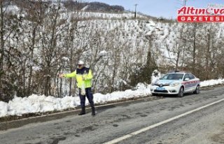 Espiye'de jandarma hayvanlar için yol kenarlarına...