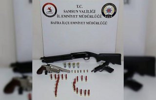 Bafra'da silah ve uyuşturucu operasyonunda 1...