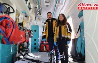 Acil tıp teknisyeni abla kardeş aynı ambulansta...