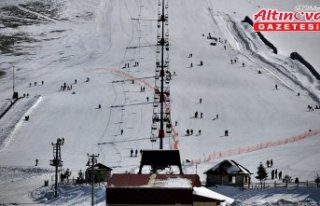 Akdağ Kayak Merkezi'nde kayakseverler kışın...
