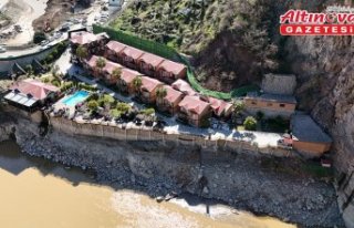 Artvin'de heyelan nedeniyle turistik tesisin...