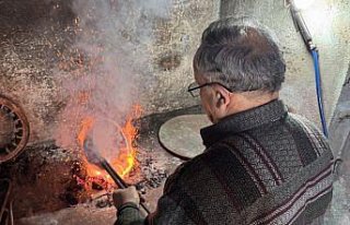 Baba mesleği kalaycılığı 57 yıldır sürdürüyor