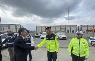 Bolu Valisi Aydın, sürücü ve vatandaşların bayramını...