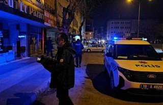 Çorum'da bir kişi arkadaşı tarafından silahla...