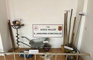 Düzce'de evde açtıkları tünelde kaçak kazı...