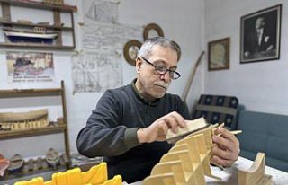 Emekliliğinde öğrendiği ahşap işlerini maket...