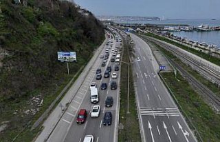 Karadeniz sahil yolunda bayram yoğunluğu yaşanıyor