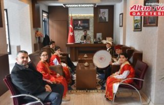 Kastamonu'da ilkokul öğrencileri davul çalıp...