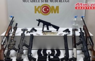 Samsun'da eğlence mekanında silah, mühimmat...