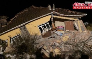 Sinop'ta 3 evin yıkıldığı heyelanda 2 kişi...