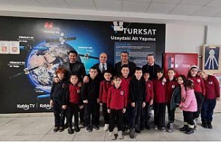 TÜRKSAT öğrencilere hediye dağıttı