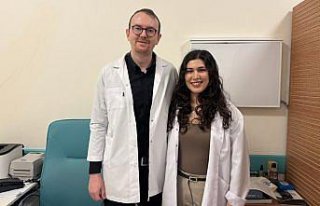 Yolları İstanbul'da kesişen doktor çift,...