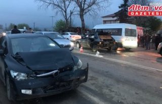 Bafra'da 2 otomobilin çarpıştığı kazada...