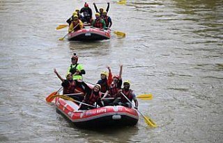 Düzce'de maceraseverler hafta sonunu rafting...