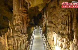 Gümüşhane'deki Karaca Mağarası'nda...