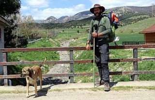 Köpeği “Yoldaş“ ile yürüyerek gezdiği şehirlere...