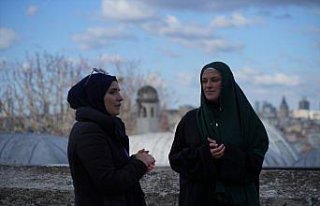 Sonradan Müslüman olan Portekizli ve Rumen kadınlar,...