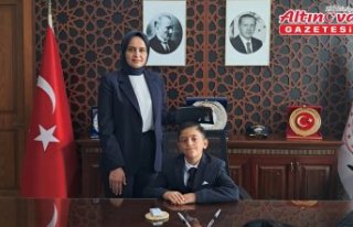 Yakakent'te makam koltukları temsilen çocuklara...