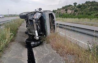 Amasya'da devrilen panelvandaki 2 kişi yaralandı