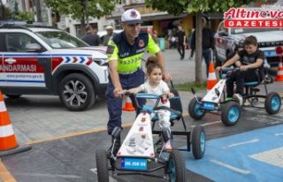 Bolu'da çocuklar ve yetişkinler mobil eğitim...