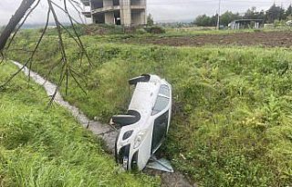 Bolu'da dereye devrilen otomobildeki 2 kişi...