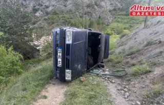 Gümüşhane'de devrilen otomobildeki 4 kişi...