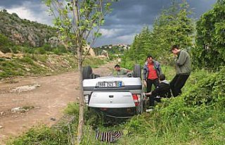 Karabük'te dere kenarına devrilen otomobildeki...