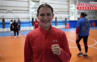 Olimpiyat üçüncüsü mili boksör Esra'nın...