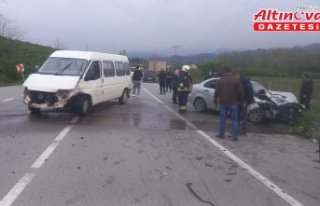 Samsun'da 2 otomobilin çarpıştığı kazada...