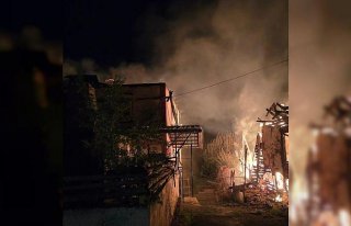 Tokat'ta çıkan yangında 3 ev kullanılamaz...