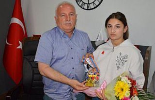 Havzalı genç bilek güreşi şampiyonu altın ile...