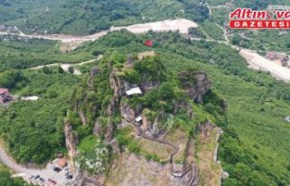 Ordu'daki 2 bin 500 yıllık Ünye Kalesi ziyaretçilerini...